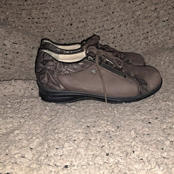 FINN COMFORT-Bexley-Brown Nubuck-Leaf Pattern/Zip Accents-Sz 6.5UK/9US-Excellent - Picture 5 of 8